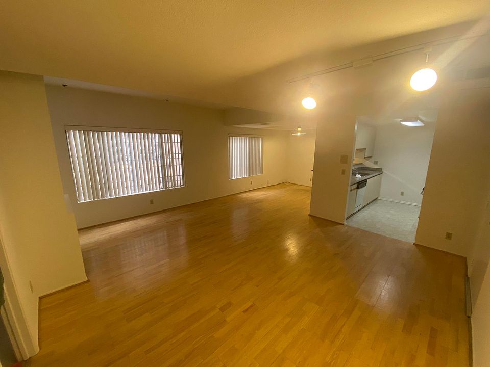 1st image of 607 N Rossmore Ave #103