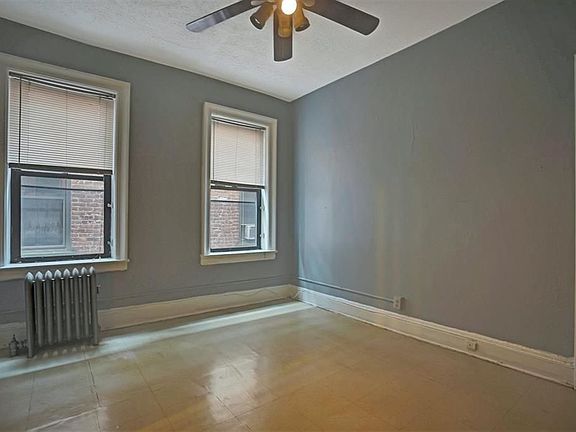 5th image of 194 Kensington Ave #302