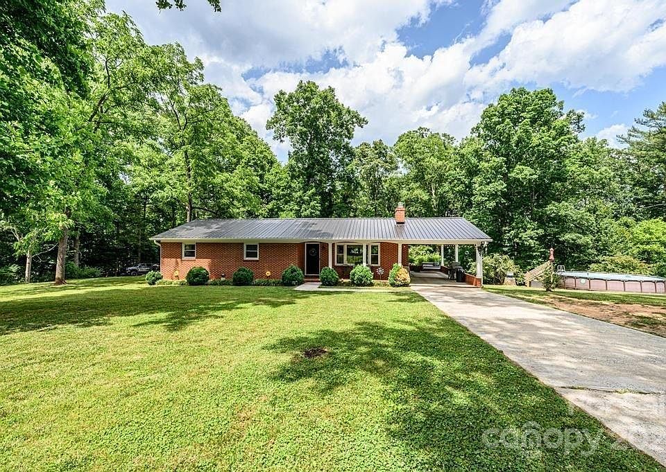 1st image of 106 Parker Ln