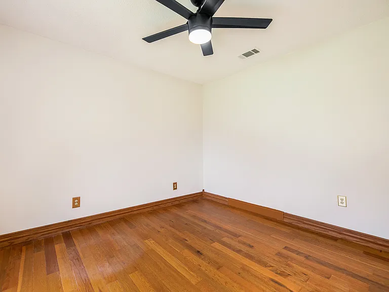 1607 Heather Glen Ct — Photo 4