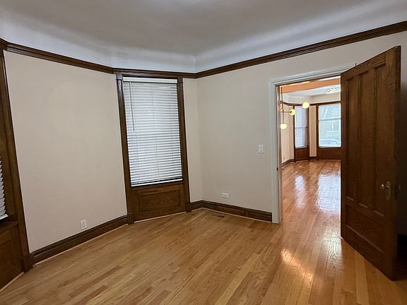 5th image of 1134 W Oakdale Ave #1F