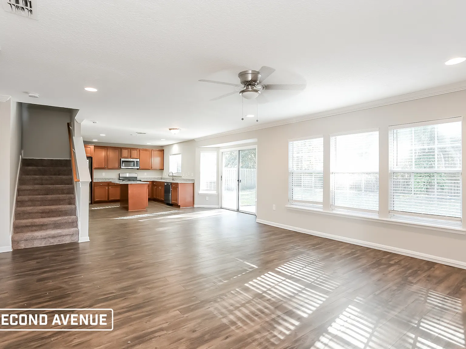 3 bed, 2.5 bath, 2547 sqft, $2,045 — Photo 2