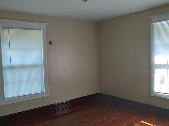 2nd image of 915 Farnham St