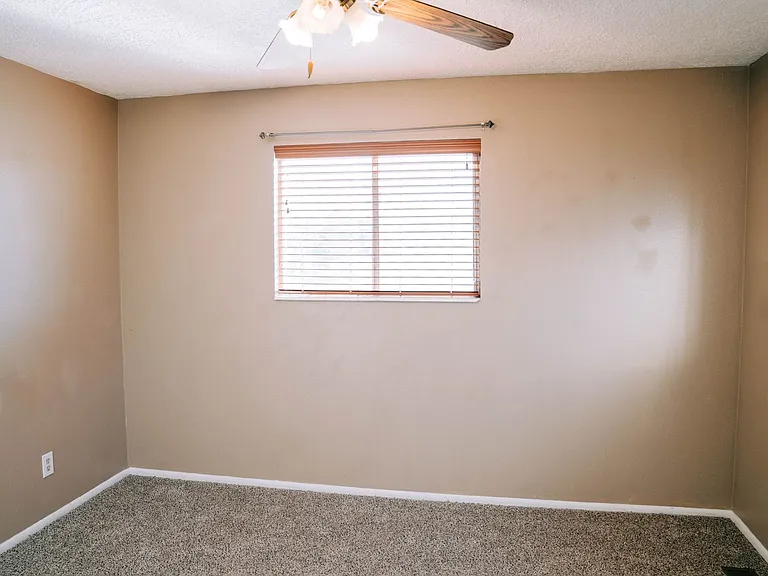 2170 W Meadow St — Photo 25