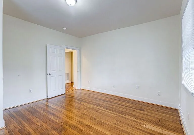 2922 Noble Ave #A — Photo 10