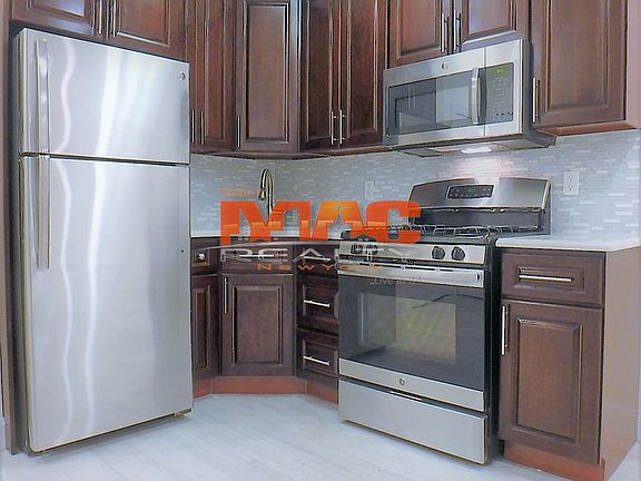 3rd image of 3115 Steinway St #3