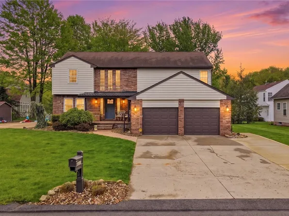3328 Long Branch Dr, New Castle, PA 16105