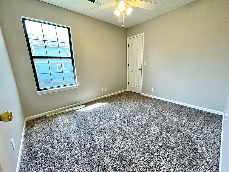 1320 E 41st St — Photo 14