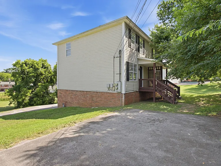 1022 Hillcrest Ave #1 — Photo 3