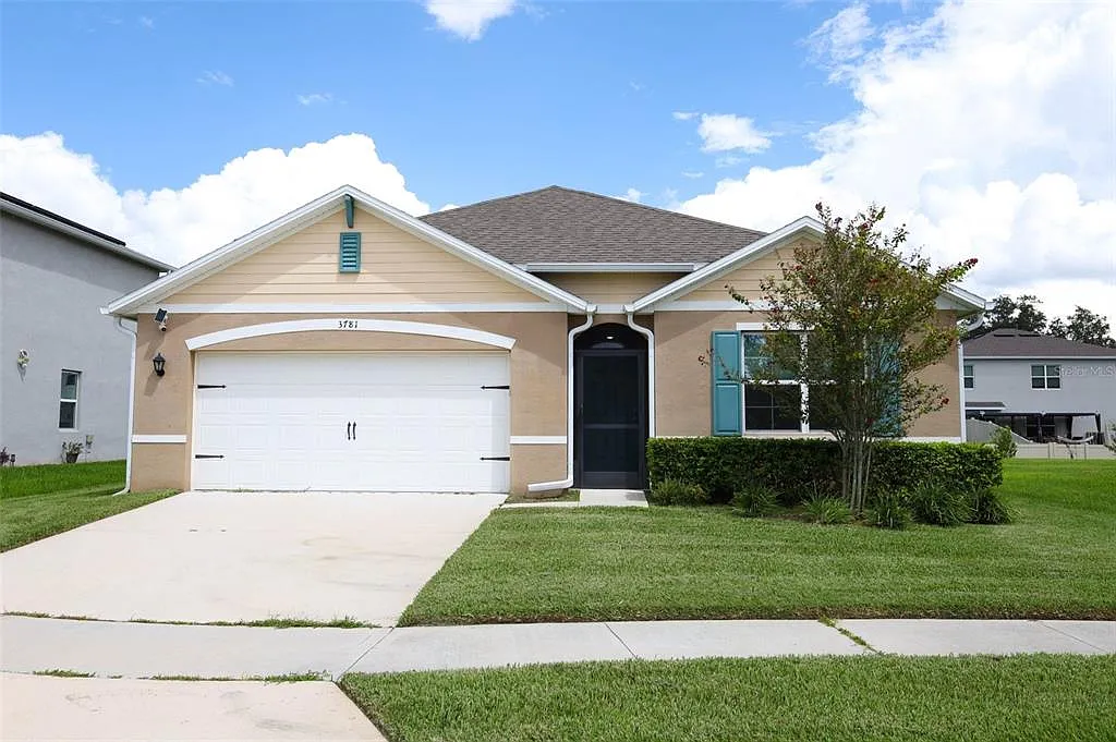 4 bed, 2.0 bath, 1811 sqft, $2,800 — Photo 2