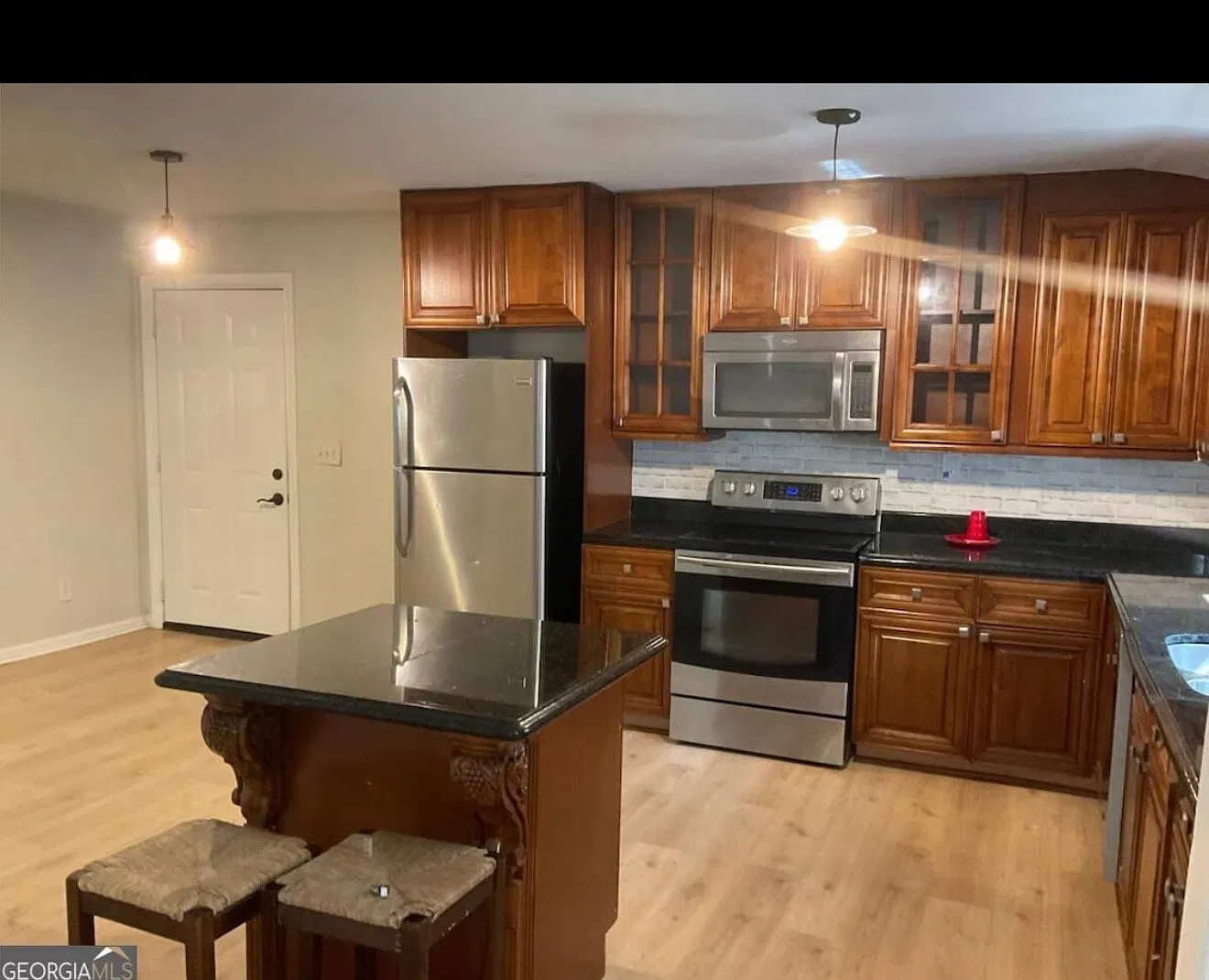 3 bed, 1294 sqft, $2,150 — Photo 2
