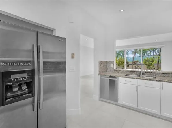 21391 Marina Cove Cir #Townhouse 14-k, Miami, FL 33180