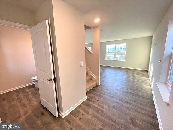 4th image of 105 Avery Dr