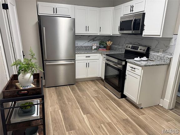 5th image of 4015 Oakwood Ave
