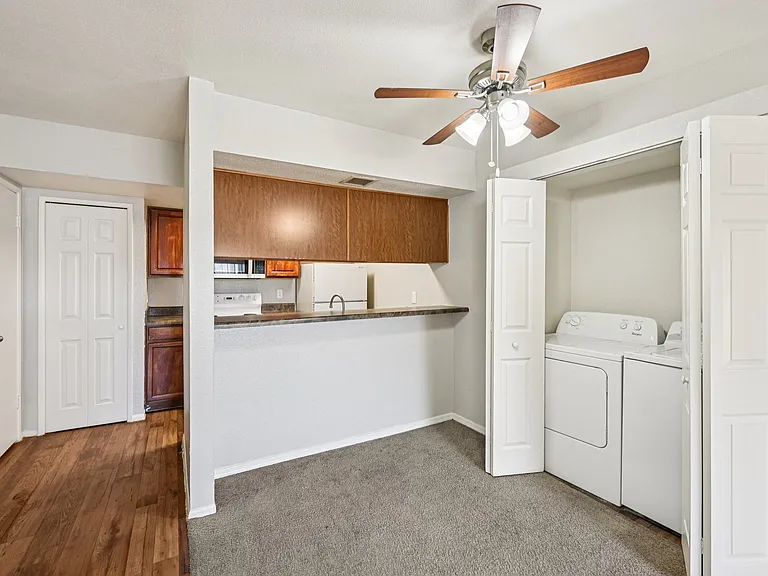 Sycamore Square Apartments — Photo 16