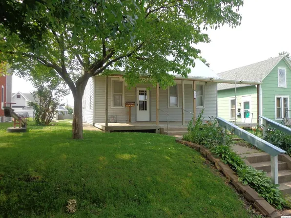 1706 Chestnut St, Quincy, IL 62301
