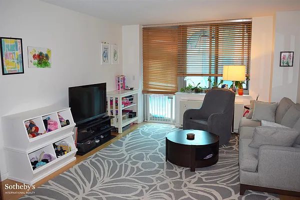 Rented by Sotheby's International Realty | media 33