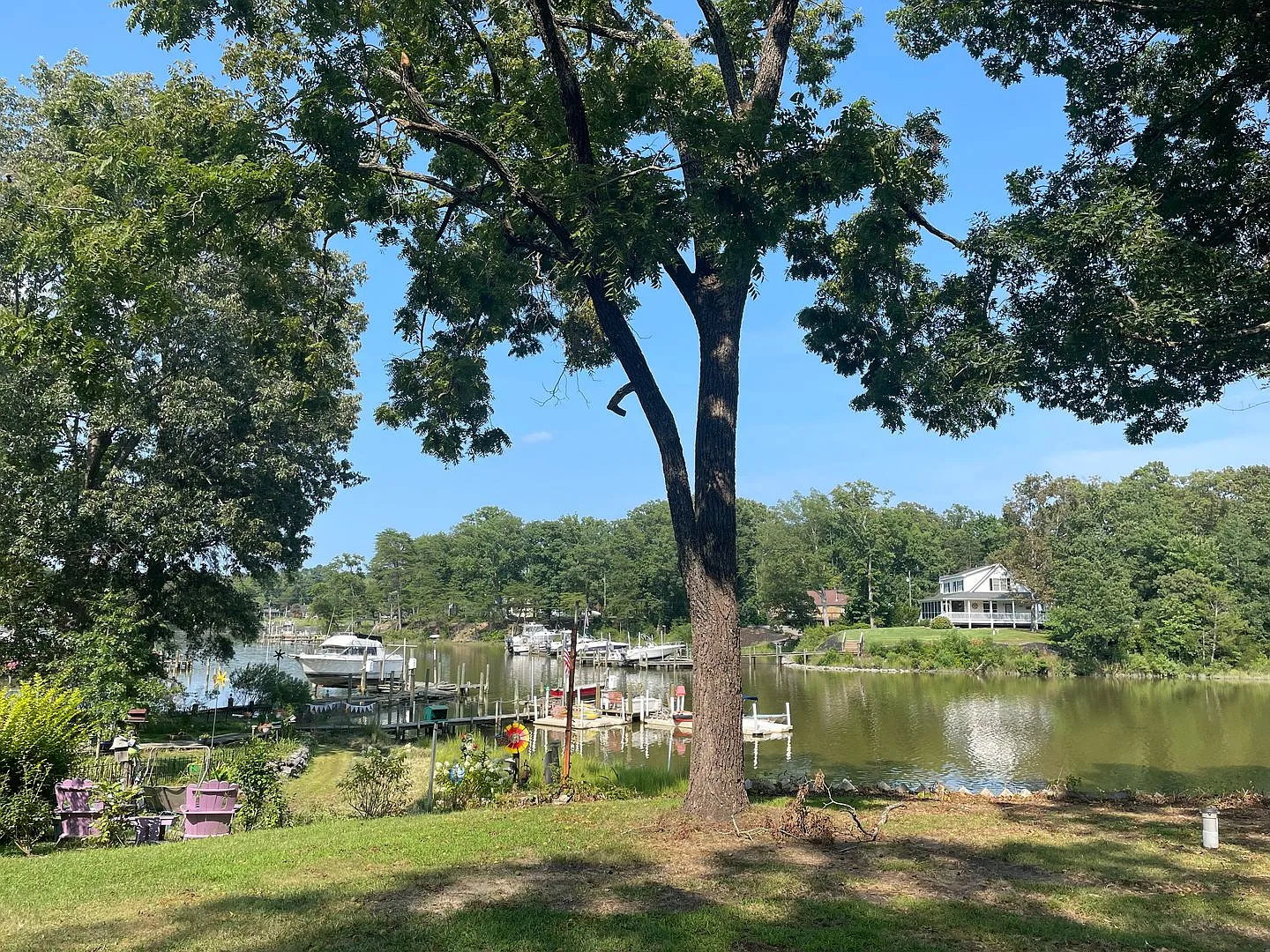 Waterfront 2 Bed 1-Bath Furnished Home — Photo 4