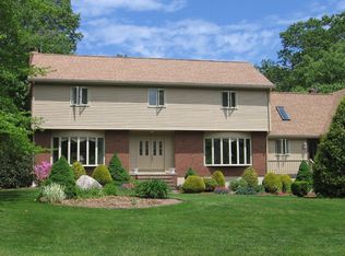 9 Mitchell Dr, Niantic, CT 06357