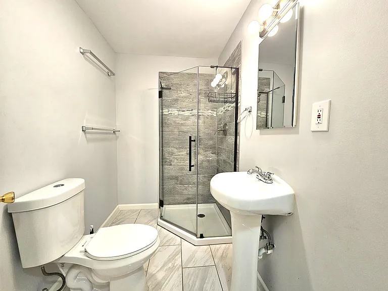1101 N C St — Photo 10