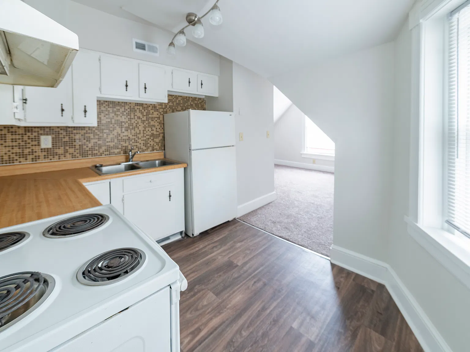 Studio, $689 — Photo 2