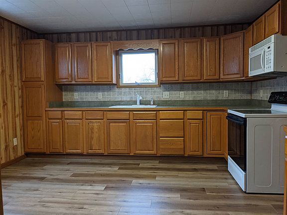 4th image of 215 N Wausau Ct