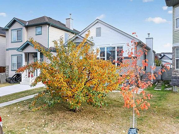 3rd image of 26 S Saddlemead Way NE