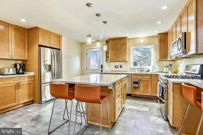 1st image of 204 N Barton St APT 1