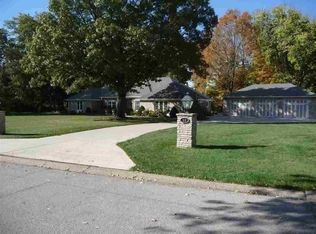 18 Oakbrook Pl, Bettendorf, IA 52722