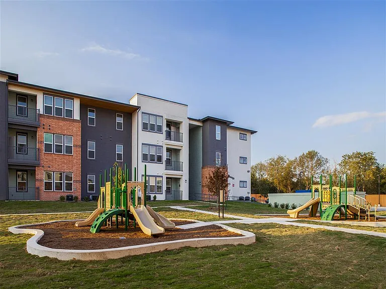 Sienna Pointe — Photo 6
