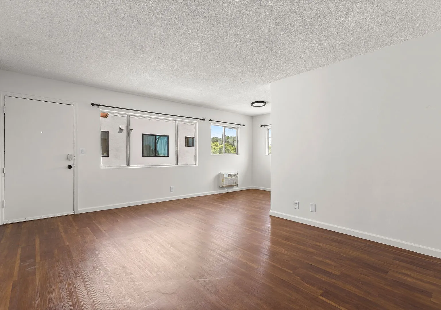 (An/Ji/Yo:C) 6449 Troost Avenue — Photo 2