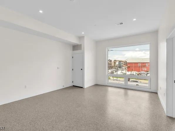 127 South St, Passaic, NJ