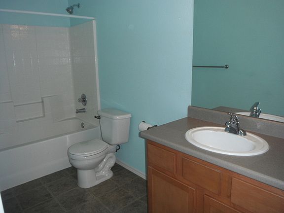 3rd image of 17907 Silver Creek Ave E
