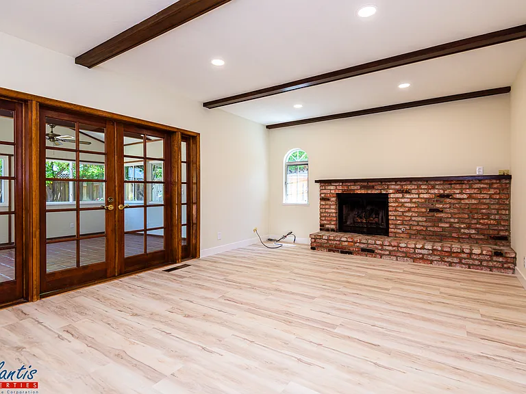 2566 Fairglen Dr — Photo 8
