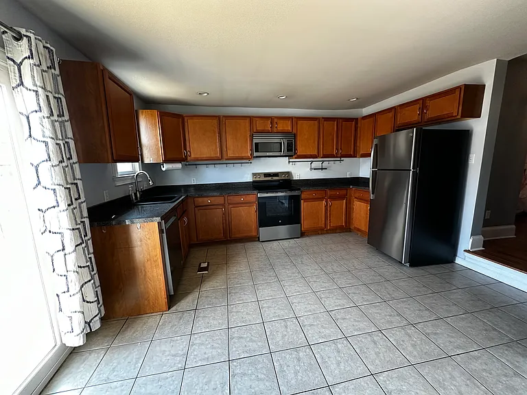 425 Spring Mill Ave — Photo 5