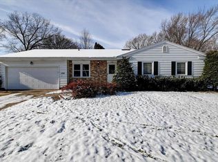 1106 Hathaway Dr, Madison, WI 53711