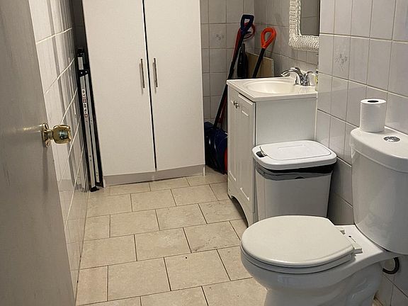 4th image of 495 Medford St #1