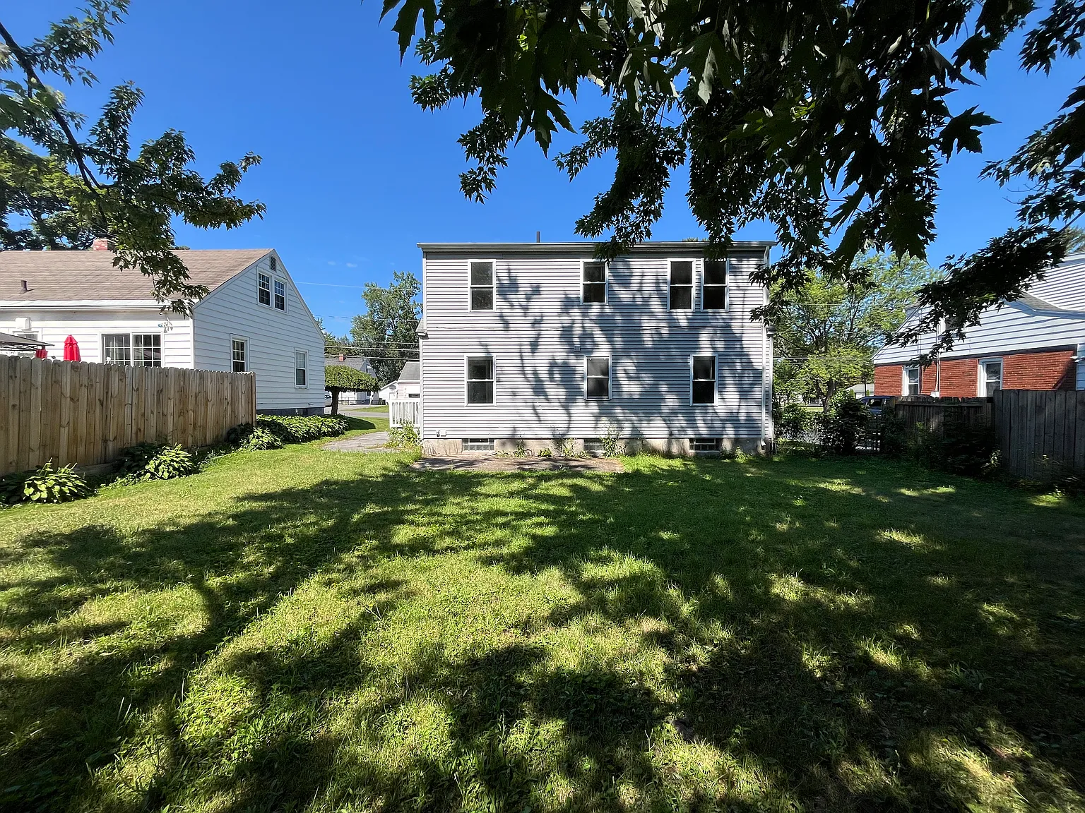 4 bed, 1344 sqft, $2,600 — Photo 3