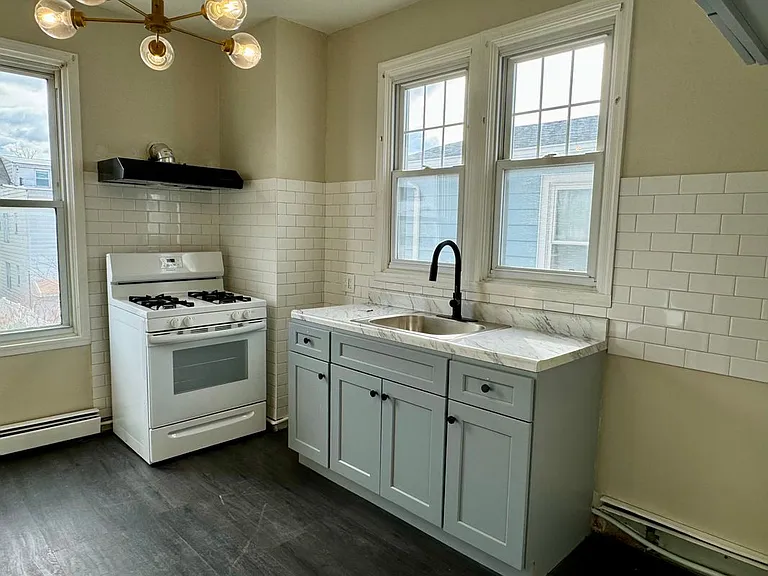 318 Ampere Pkwy #2 — Photo 3