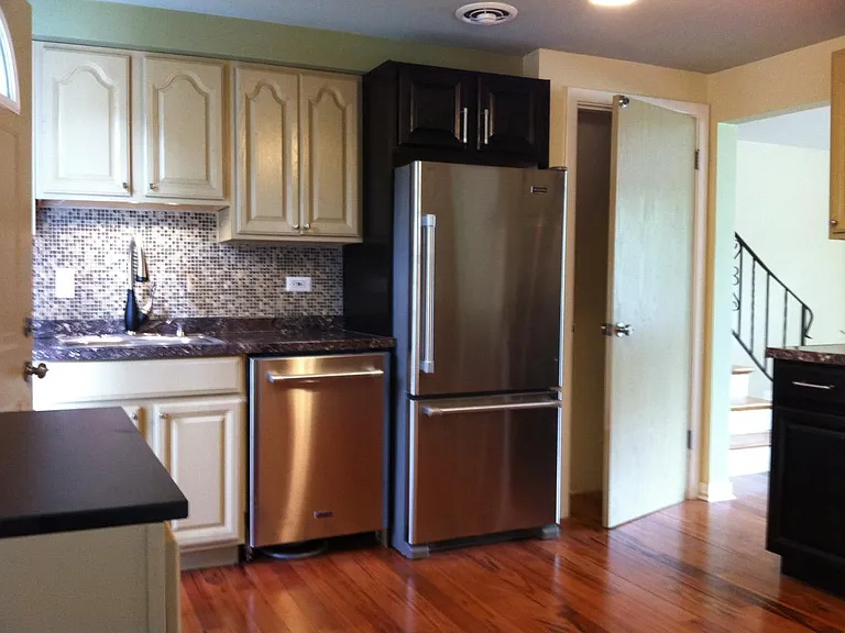100 Hillgrove Ave #102 — Photo 3