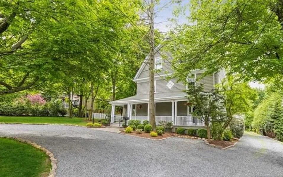 6 bed, 3155 sqft, $7,700 — Photo 1