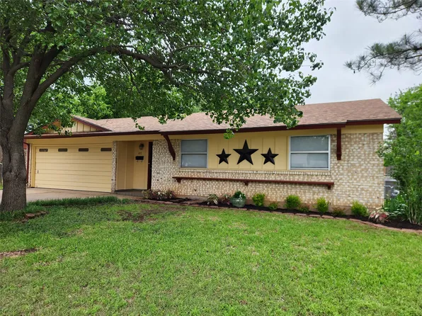 417 Wallace Dr, Crowley, TX 76036