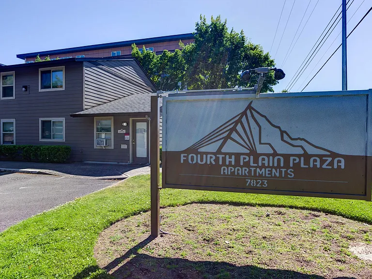 Fourth Plain Plaza — Photo 12