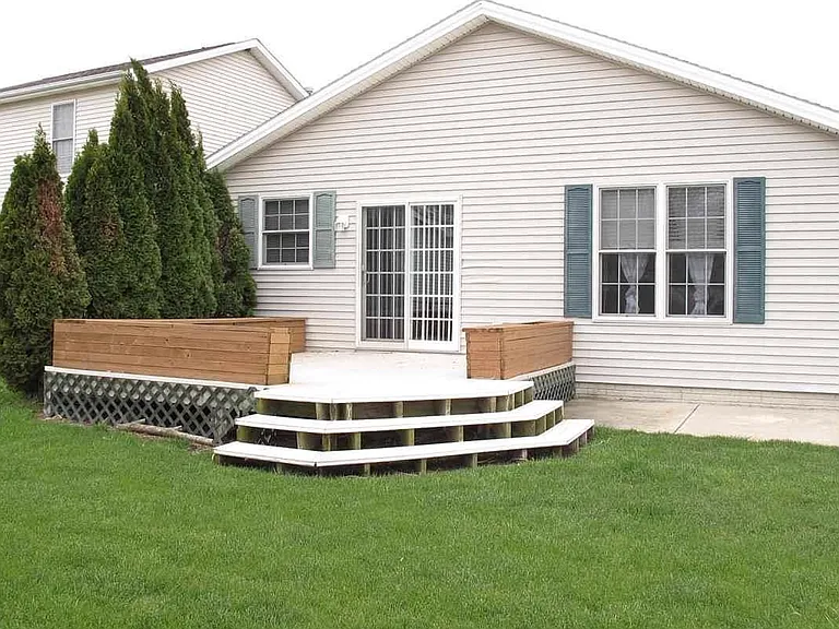 1107 Lockenvitz Ln — Photo 3