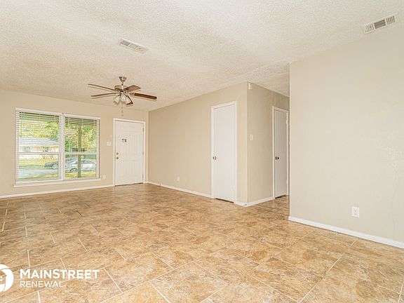 4th image of 408 Moonlight Dr
