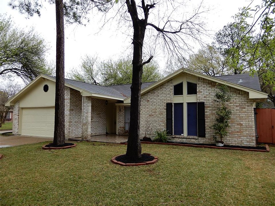 1st image of 203 Blackwater Ln