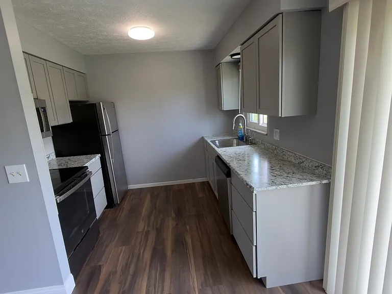 476 N Burkhart Rd — Photo 2