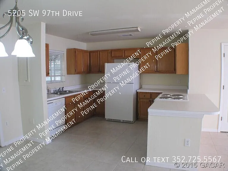 5205 SW 97th Dr — Photo 3