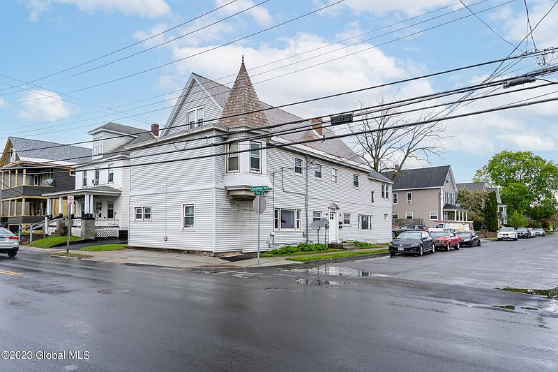 2nd image of 26 Sacandaga Road