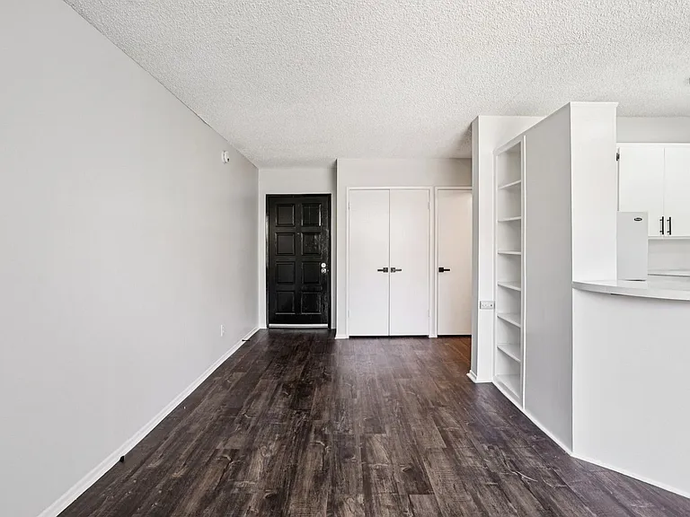 238 South Serrano Ave — Photo 12